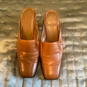 Aerosoles heeled slides